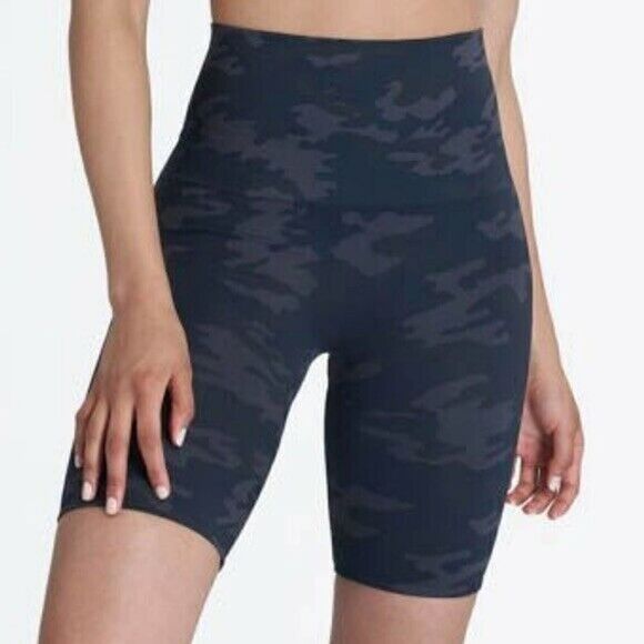 Spanx Women’s Size Medium M Look At Me Now Bike Shorts Black Camo. - Picture 1 of 4